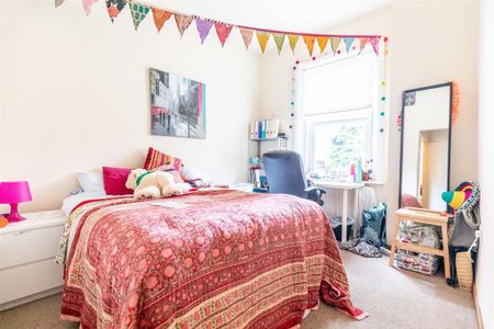 3 bedroom flat to rent - Photo 4