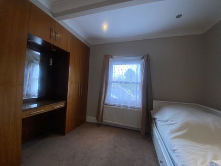 High Street - Photo 4