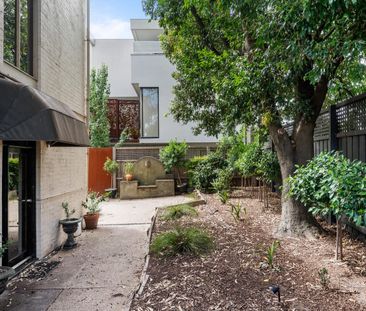 Light-filled apartment in prime Auburn Village pocket - Photo 5