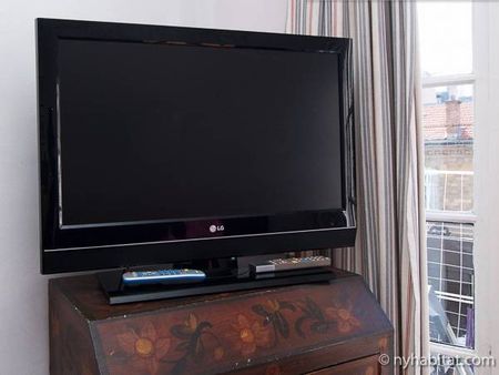 Logement à Paris, Location meublée - Photo 2