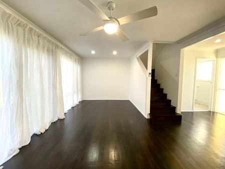 3 Bedroom Townhouse in Great Location! - Photo 2