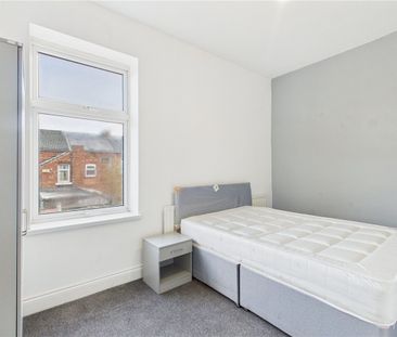 2 Bedroom Terraced - Photo 2