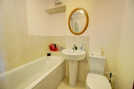 2 bedroom flat to rent - Photo 3