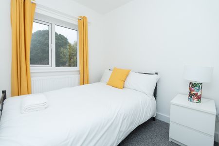 4 Bed Semi-Detached House, Albany Rd, SO15 - Photo 4