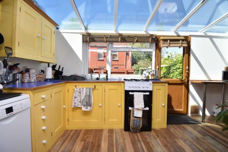 3 bedroom terraced house to rent - Photo 4