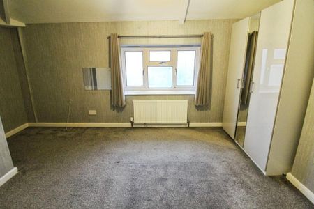2 bedroom semi-detached house to rent - Photo 3