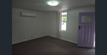 PICTURE PERFECT 1 BEDROOM SEMI INCLUDING UTILITIES ALL PART OF THE RENT! - Photo 3