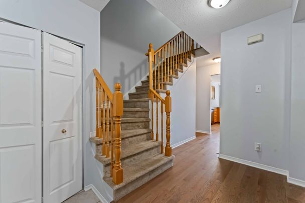 For Lease - 18 Ravenscroft Court, Stittsville - Munster - Richmond, Ontario - Photo 1
