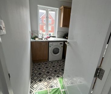 Room in a Shared Flat, Cross Way, NW10 - Photo 1