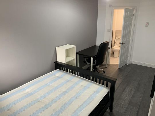 6 bedroom terraced house to rent - Photo 1