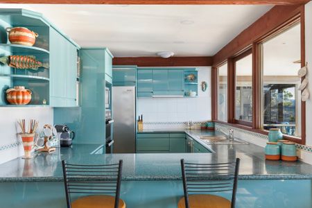 4 Bedroom Home with Stunning Pittwater Views - Photo 4