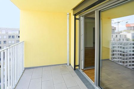 DACHGESCHOSSWOHNUNG MIT GERÄUMIGEN WOHNZIMMER UND BALKON IN ZENTRALER LAGE - NÄHE U3 - Foto 3