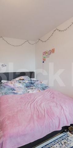 Located on a quiet residential street in the popular area of Newington Green - Photo 1