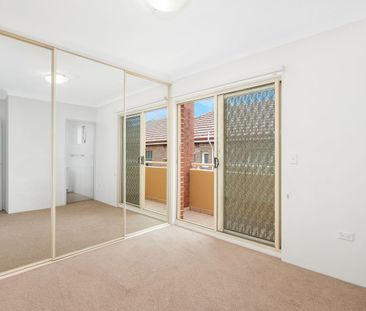 Spacious three bedroom townhouse located in the heart of Kingsford - Photo 3
