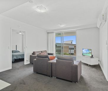 MODERN TWO BEDROOM, TWO BATHROOM, TWO CAR ACCOM - HEART OF PALM BEACH! - Photo 5