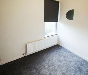 3 bedroom end of terrace house to rent - Photo 3