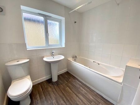 Rotherham Road, Barnsley, Little Houghton - Photo 5