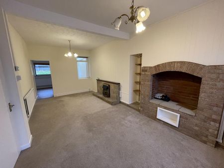 3 bedroom end of terrace house to rent - Photo 2