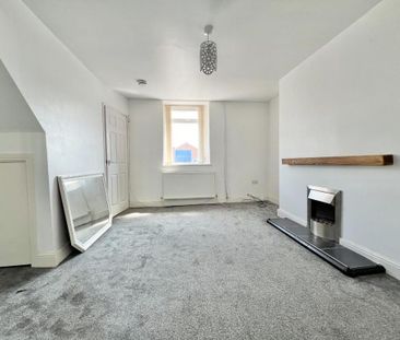 2 bedroom end of terrace house to rent - Photo 2