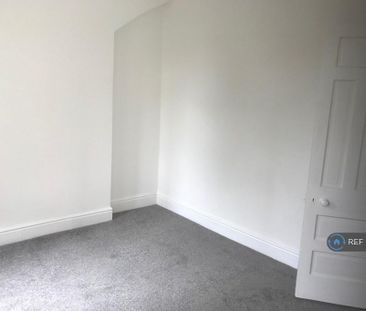 2 bedroom end of terrace house to rent - Photo 3