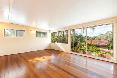 Spacious Dual-Level Family Home with Pool in Prime Tarragindi Location - Photo 3