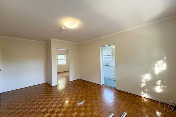 Big One Bedroom Unit close to POW**1st open inspection Saturday from 10-10.15 am (No prior access)** - Photo 1