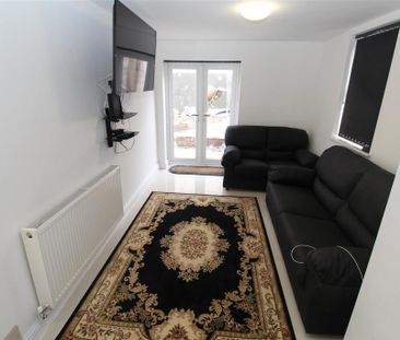 4 bedroom house to rent - Photo 2