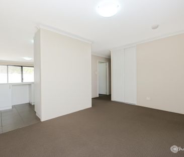 COMFORTABLE FAMILY HOME IN QUIET STREET! - Photo 1