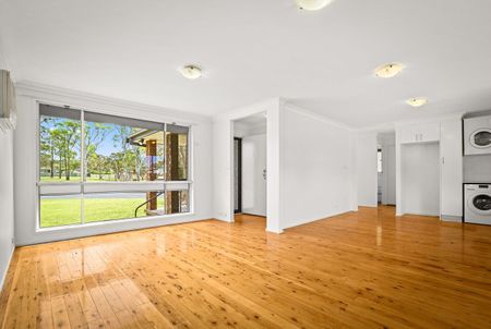 SPACIOUS & COMFORT LIVING! - Photo 2