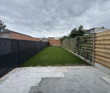 Gerenoveerd gelijkvloers appartement met tuin te huur - Photo 4