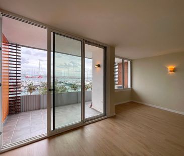 Bonito apartamento con vistas al mar, 2 dormitorios, terraza, ascen... - Photo 6