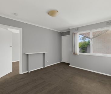 Freshly Updated Unit in Essendon - Photo 5