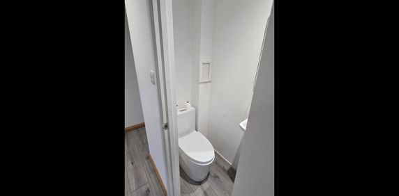 Studio Flat, Manchester Road, E14 - Photo 2