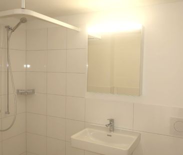 Moderne 4.5-Zimmer-Wohnung an ruhiger Lage - Photo 3