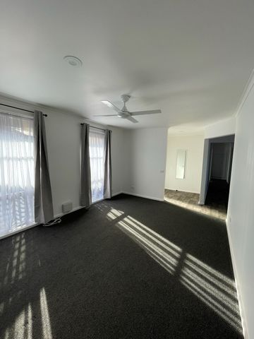 Modern Comfort and Easy Living with Gardener Included - Photo 3