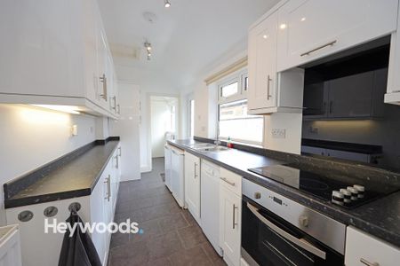 2 bedroom terraced house to rent - Photo 3