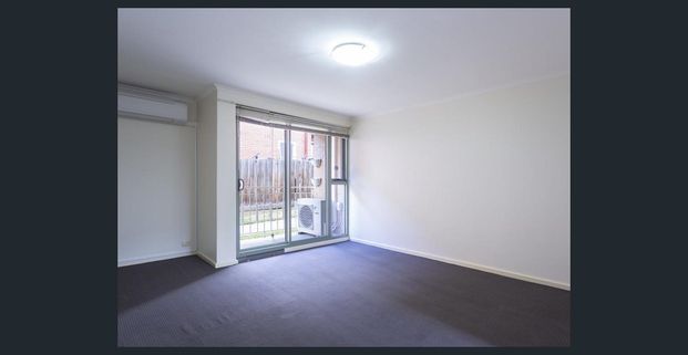 SPACIOUS 2 BEDROOM UNIT IN THE HEART OF THORNBURY - Photo 1
