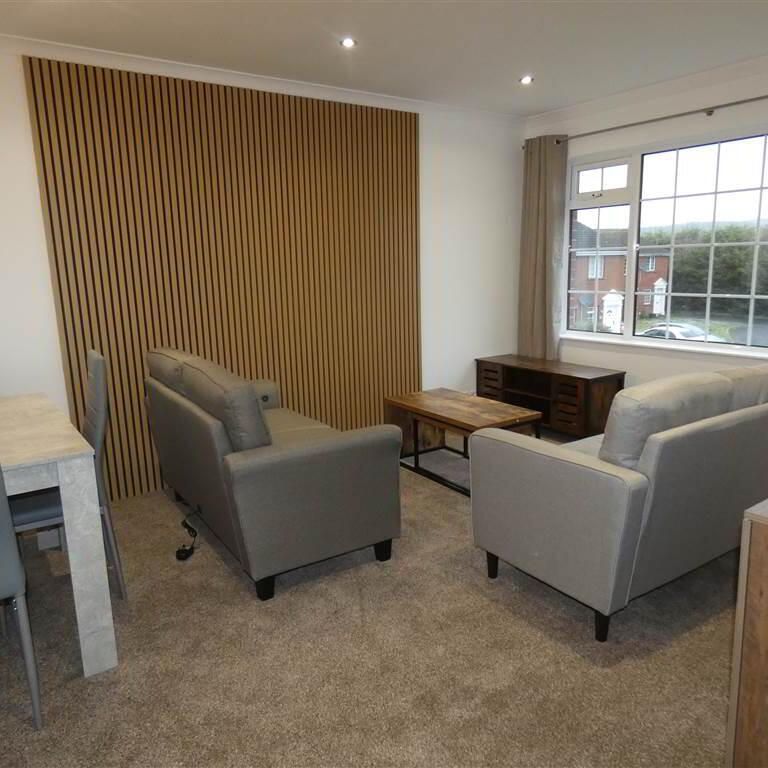 23b Dundonald Heights, Dundonald, Belfast, BT16 1XL - Photo 1