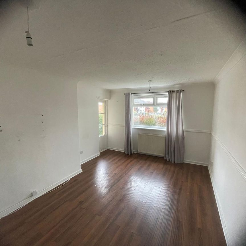 2 bedroom ground floor flat to rent - Photo 1