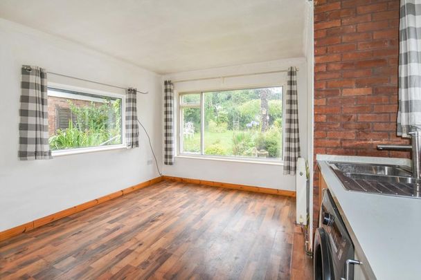 2 bedroom bungalow to rent - Photo 1