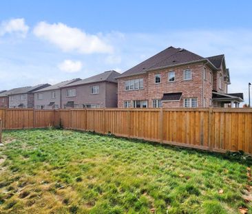 For Lease - 167 FREDERICK PEARSON Street, East Gwillimbury, Ontario - Photo 4