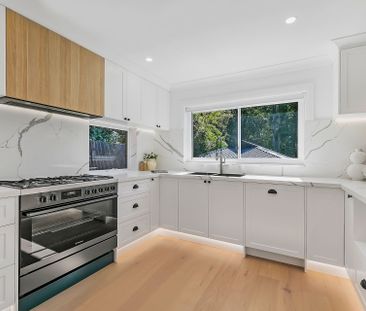 Modern Elegance Meets Everyday Comfort in Eastwood - Photo 5