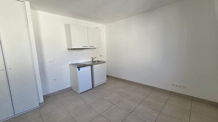 Location Appartement 1 pièce 28m² ORLEANS 45000 - Photo 2