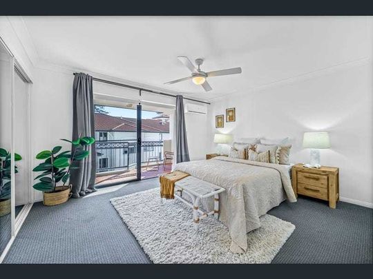 BEACHSIDE FURNISHED TOWNHOUSE APARTMENT - Photo 1