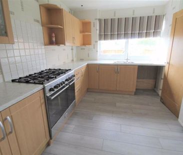 3 bedroom end of terrace house to rent - Photo 4