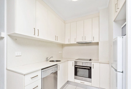 Stylish One-Bedroom Apartment in the Heart of Darwin City - Photo 3