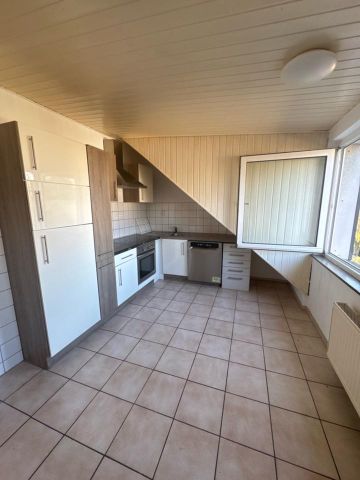 Einzugsbereit! 2-Zimmer im hellen Dachgeschoss mit Einbauküche - Photo 4