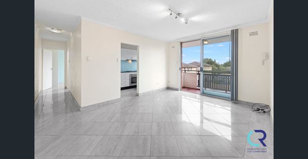 MODERN 2 BEDROOM CLOSE TO AMENITIES! - Photo 1