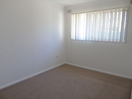 Neat 2 Bedroom Unit in Quiet Block - Photo 3