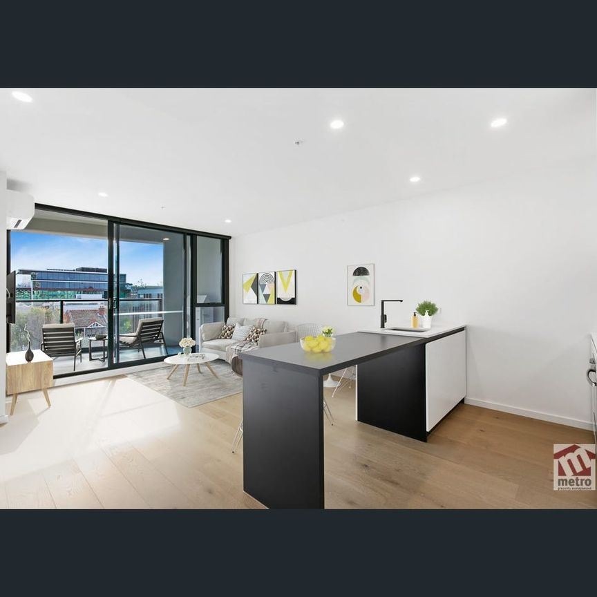 CLOSE TO IT ALL! - Photo 1